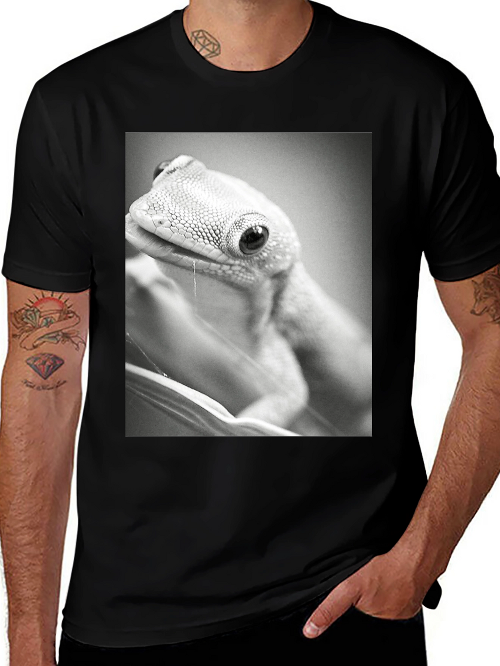 Gecko Print T-Shirt: Cool Reptile Graphic Tee