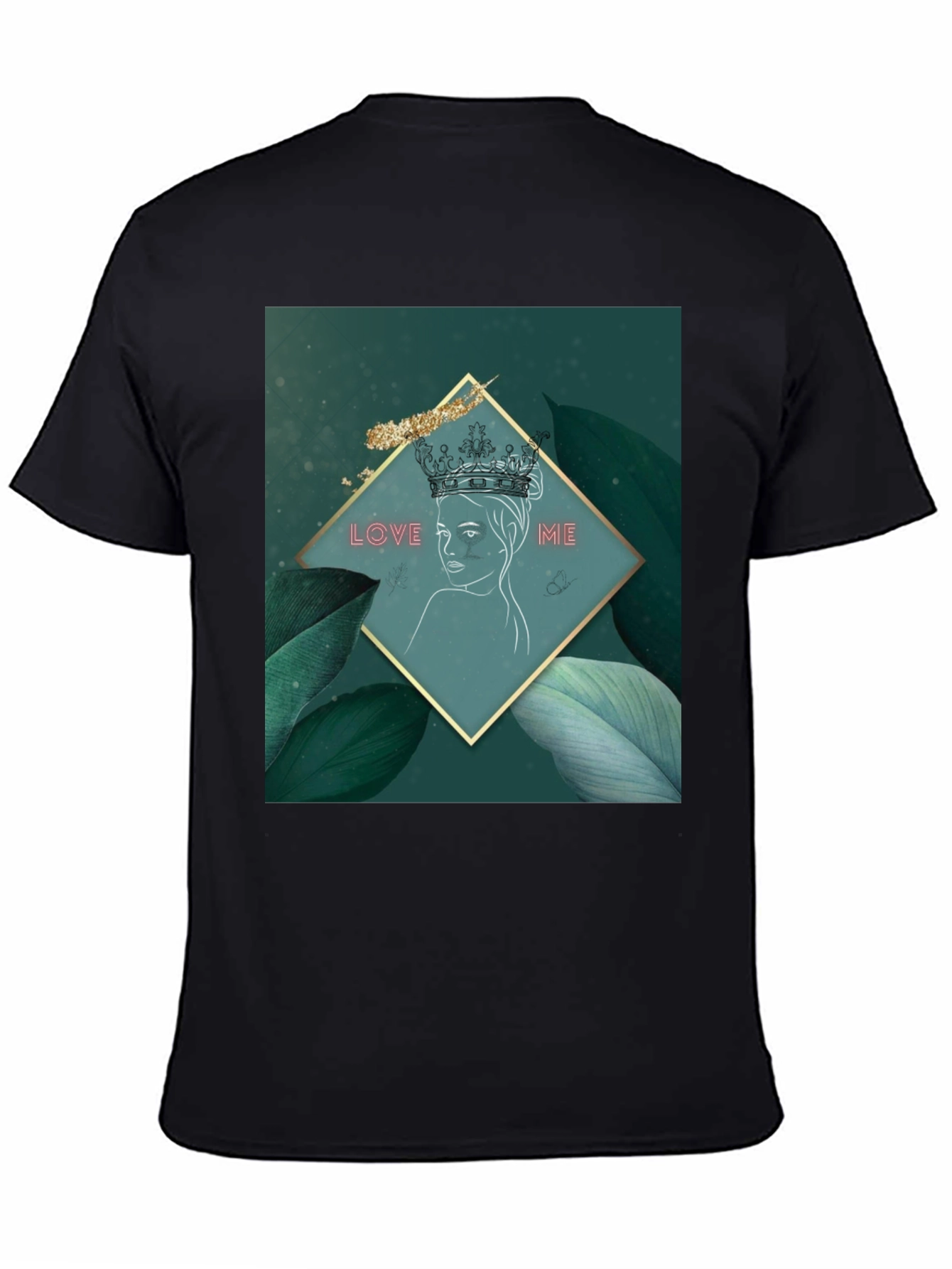 Love Me Queen Graphic Tee