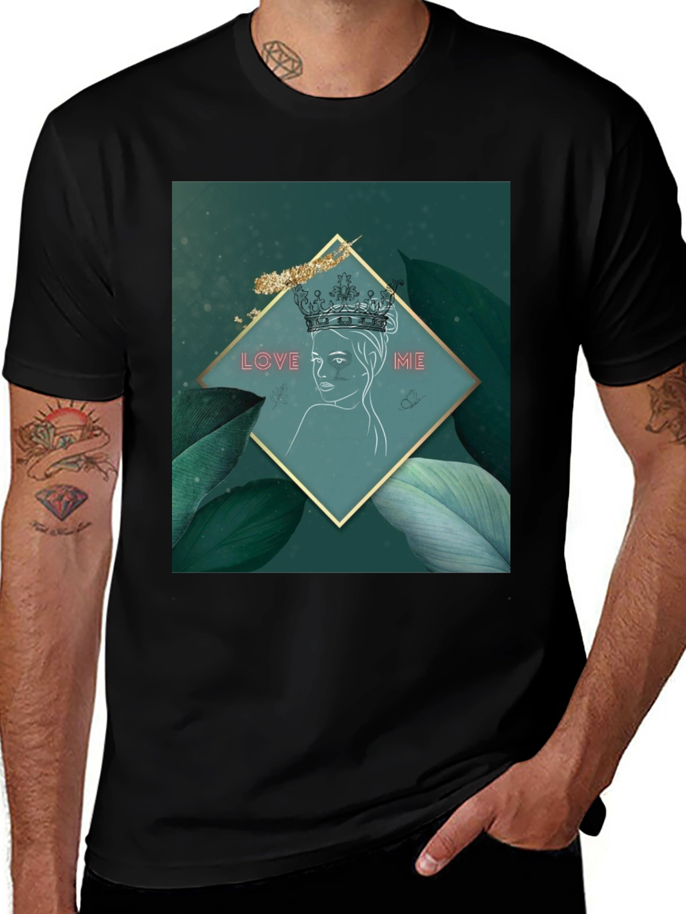 Love Me Queen Graphic Tee